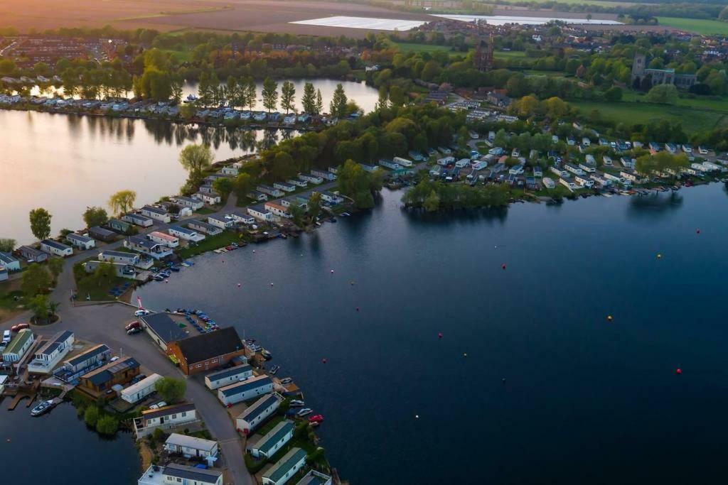 Relaxing Holiday Home With Hot Tub At Tattershall Lakes Exterior foto